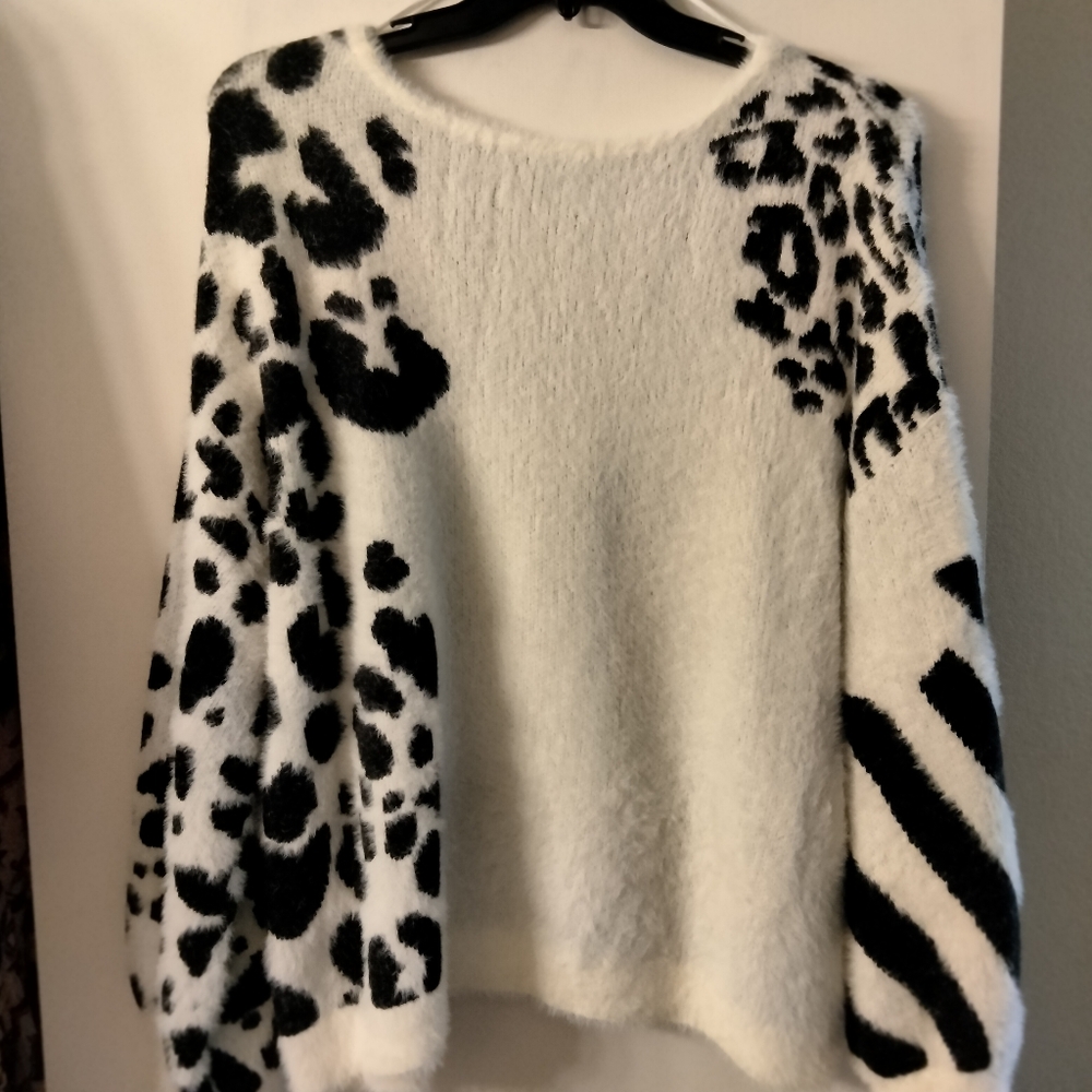 Vince Camuto Fuzzy Sweater ♥️